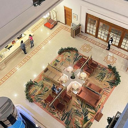 Отель Abad Atrium Коччи Экстерьер фото