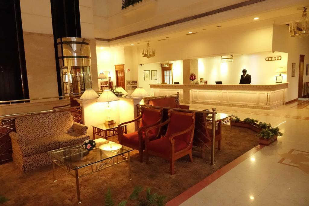 Отель Abad Atrium Коччи Экстерьер фото