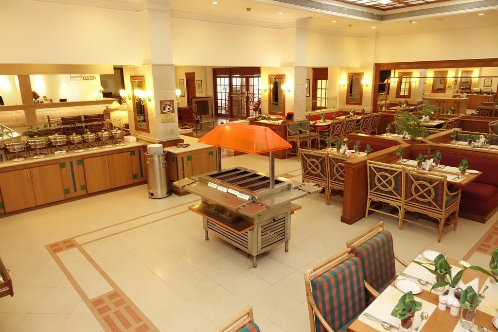 Отель Abad Atrium Коччи Экстерьер фото