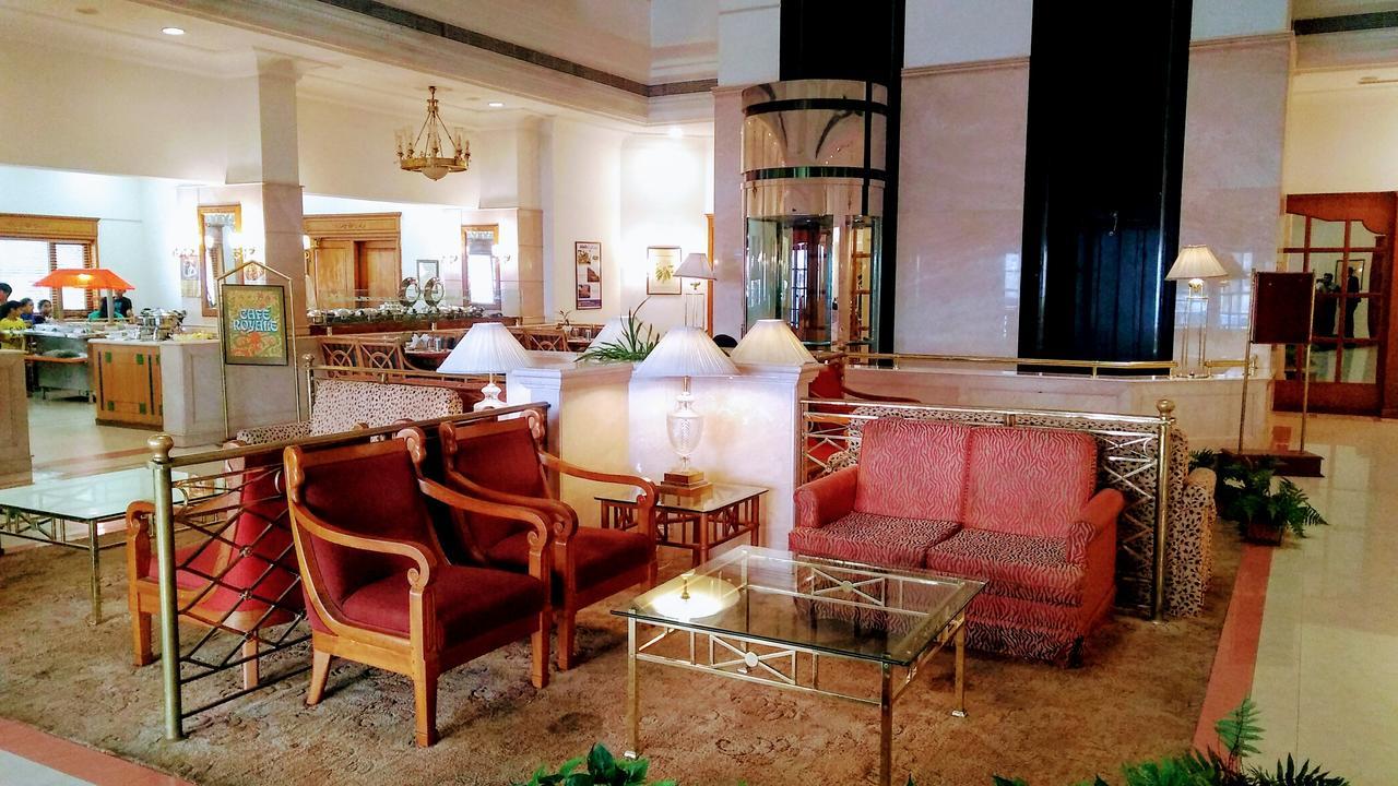 Отель Abad Atrium Коччи Экстерьер фото